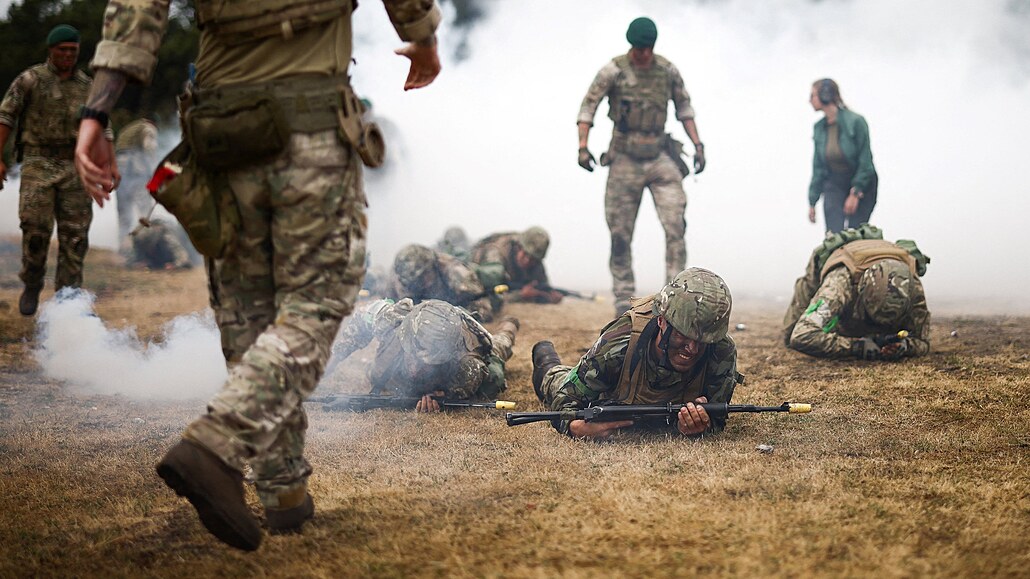 Rekruti ukrajinské armády se úastní výcviku s názvem "Výcvik v bitv o...