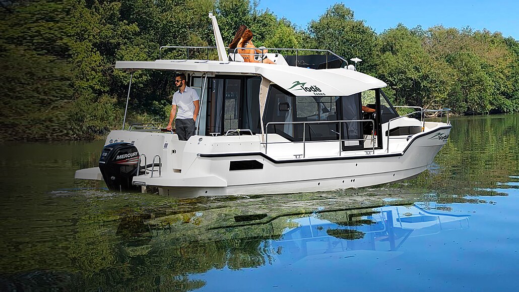 Hladinu za na�ím lodním �roubem zprvu lemuje klikatý had. Teprve získávám cit...