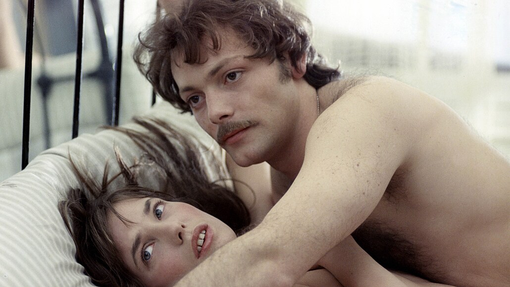 Jane Birkinová ve filmu Katrin a spol. z roku 1975.