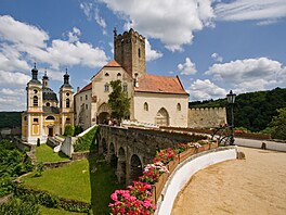 Zámek Vranov nad Dyjí, oznaovaný jako klenot evropského baroka, vznikl...