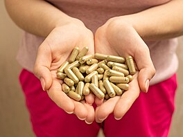 Kratom. Pomoc, zábava, nebo nebezpe�í?