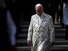 Tady je nae verze papee Frantika v moderním outfitu. Po ím jsme ho nechali...
