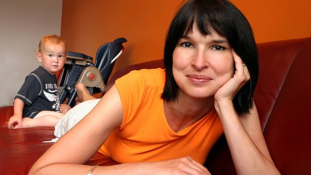 V�znamn� brn�nsk� fotograf Ji�� Sl�ma star�� zem�el po del�� nemoci ve v�ku 68 let. V pop�ed� sn�mku zavra�d�n� spisovatelka Simona Monyov�.