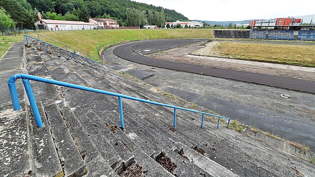 Rekonstrukce mstskho stadionu v Karlovch Varech - Tuhnicch opt pokrauje.