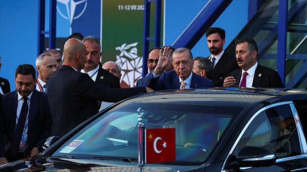 Tureck prezident Recep Tayyip Erdogan po schzce se vdskm premirem Ulfem Kristerssonem (10. ervence 2023)