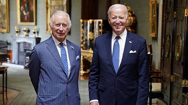 Americk prezident Joe Biden a britsk panovnk Karel III. (10. ervence 2023)