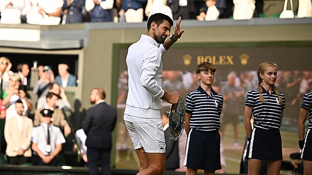Novak Djokovi dkuje fanoukm za podporu po prohranm finle Wimbledonu.