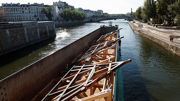Pask katedrla Notre-Dame dostala nov krov. Rekonstrukce potrv do ptho roku. (11. ervence 2023)