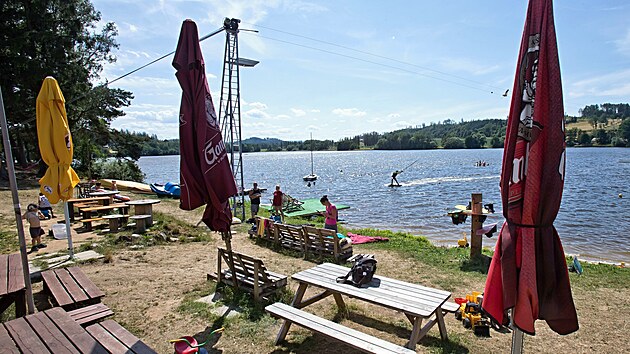 Kemp na Hna�ovsk�m rybn�ku nedaleko Klatov. (13. 7. 2023)