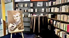 Moravská zemská knihovna vytvoila v reakci na úmrtí Kundery pietní místo. (12....