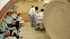 Hyperbarická komora poskytuje oxygenoterapii i v reimu intenzivní pée u...
