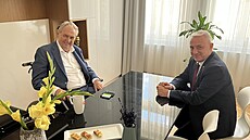 �éf odborá�� Josef St�edula na náv�t�v� u bývalého prezidenta Milo�e Zemana....