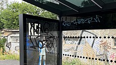 Nový typ pístek na zastávkách praské MHD.