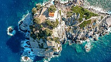 Hledání ostrova Kalokairi na mapách by jednoho dohnalo k zoufalému zvolání:...