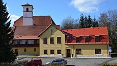 Zámek Hazlov. Po pe�livé oprav� slou�í nejen jako sídlo obecního ú�adu, ale i...