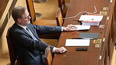 Premiér Petr Fiala při obhajobě vládního úsporného balíčku ve Sněmovně...