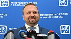 Ministr práce a sociálních věcí Marian Jurečka na tiskové konferenci týkající...