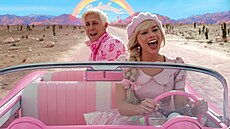 Ryan Gosling a Margot Robbie ve filmu Barbie