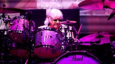 Bubeník Ian Paice je jedním ze t�í p�vodních �len� Deep Purple, kte�í v Brn�...
