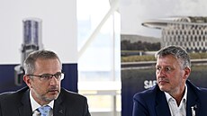 Vdec Radek koda (vlevo) a pedseda pedstavenstva IPC Holding Petr Pávek (12....