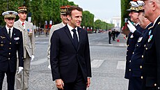 Francouzský prezident Emmanuel Macron v Paíi zahájil vojenskou pehlídku u...