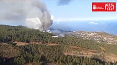 Požár lesa na španělském ostrově La Palma podle úřadů přinutil k evakuaci...