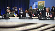 Ukrajinský prezident Volodymyr Zelenskyj (vlevo), britský premiér Rishi Sunak...