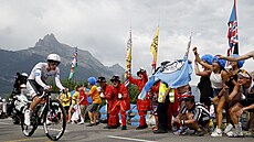 Tadej Pogaar bhem estnácté etapy Tour de France.
