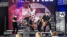 Kapela Free Fall z Uherskohradiska hraje rock/metal doplnný syntezátory.