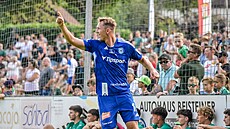 Olomoucký Luká Juli se raduje z gólu v zápase s Rapidem Víde.