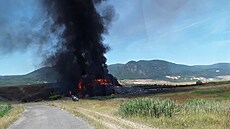 Hasiči likvidují požár skládky odpadu ve Vysoké Peci na Chomutovsku, kde...