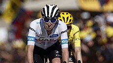 Tadej Poga�ar a za ním Jonas Vingegaard v cílové rovince �trnácté etapy Tour de...