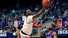 Ty Gordon v dresu Nicholls State zakon�uje na ko� Abilene Christian.