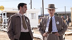 Benny Safdie a Cillian Murphy ve snímku Oppenheimer