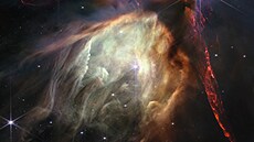 Snímek z vesmírného teleskopu Jamese Webba,který ukazuje komplex molekulárního...