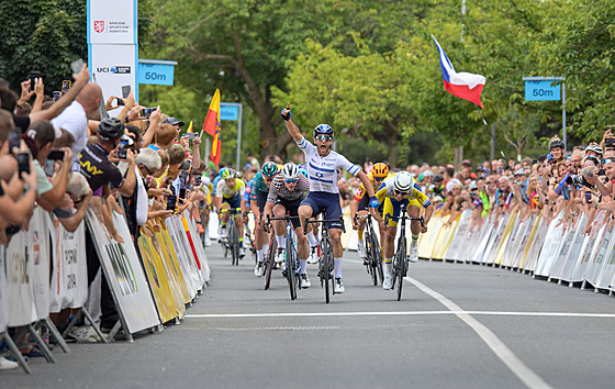 Úvodní etapu cyklistické Czech Tour vyhrál v hromadném finii Izraelec Itamar...