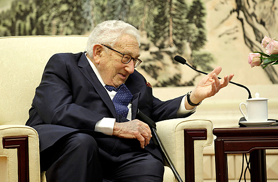 Bývalý americký ministr zahranií Henry Kissinger hovoí bhem setkání s...
