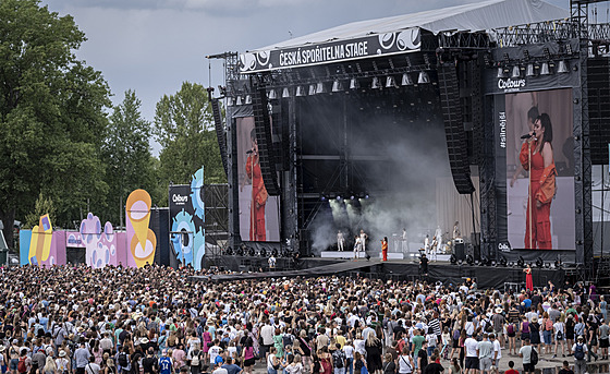Ewa Farna - festival Colours of Ostrava 2023, den druhý. Program láká do areálu...