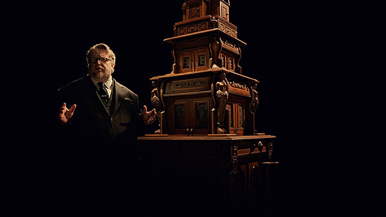 Osm povídek, osm reisér. Poadem provází génius jménem Guillermo del Toro.