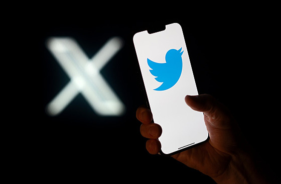 Novým symbolem Twitteru je místo modrého ptáčka bílé X na černé ploše. (24....