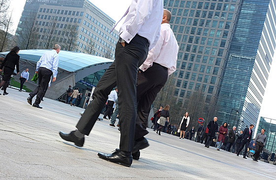 Londýnská �tvr� Canary Wharf. V�ude sklo, beton a �elezo. (21. kv�tna 2015)