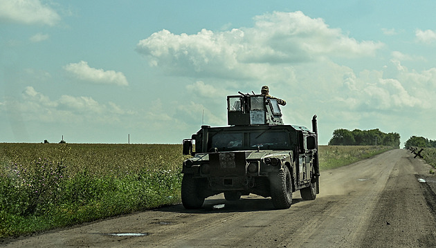 VIDEO: Díky, Ameriko. Ukrajinský humvee najel na ruskou minu, posádka přežila