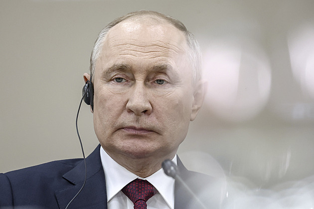 Jako mrtvý z mrazáku sice nevypadá, divně však ano, píše se o Putinovi