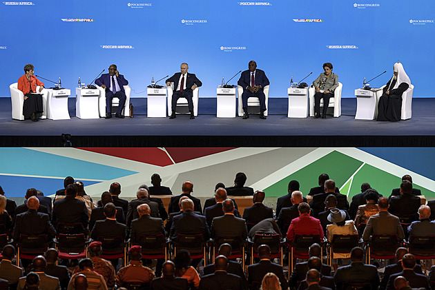 Putin slibuje Afričanům obilí zdarma. Na summit mu jich moc nepřijelo