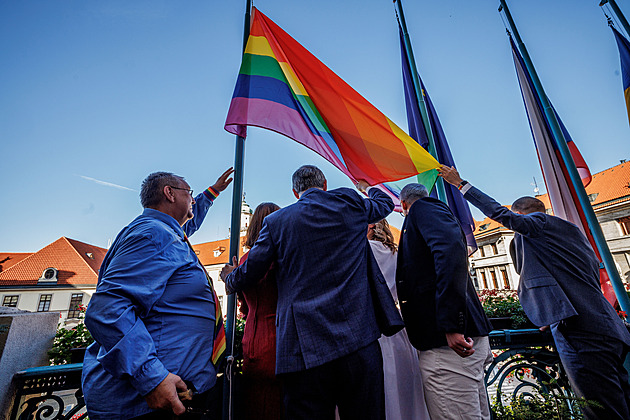 POLITICKÝ DIÁŘ: Vystrčený zadek na primátora. „Duhovou koalici“ Svoboda nezdolal