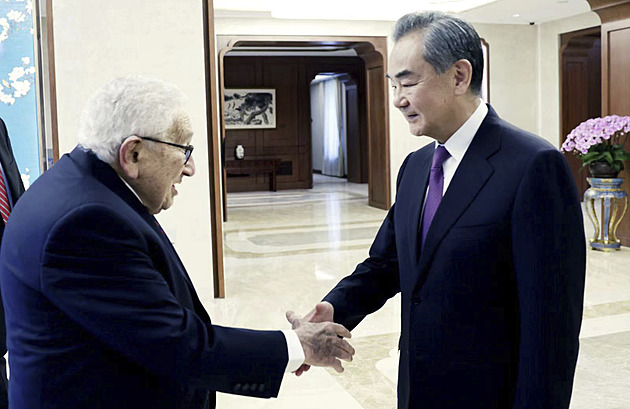Si Ťin-pching se setkal s Kissingerem, Čína ocenila diplomatovu moudrost