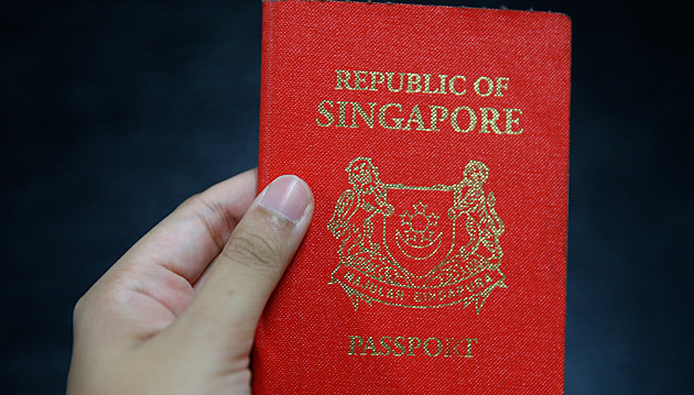 Nejsilnější pas světa má Singapur, sesadil z trůnu japonský. Česko je páté