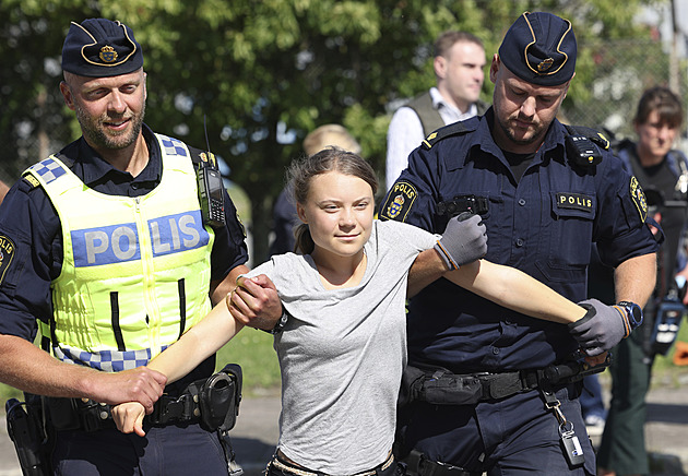 Thunbergové dali pokutu, neuposlechla policii. Po rozsudku šla protestovat