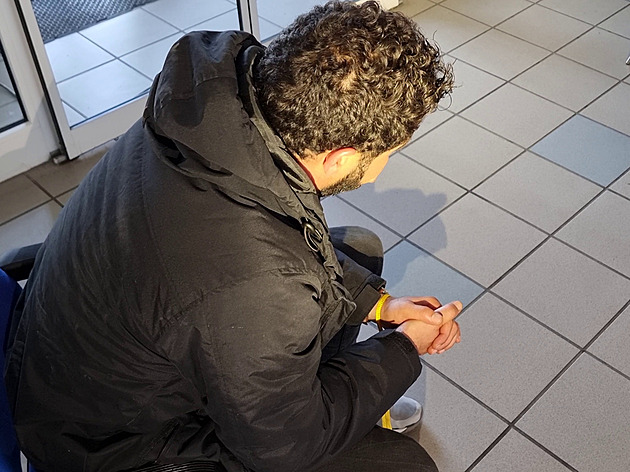 Převaděči migrantů přesedli do lepších aut, splácejí tak leasing, říká policista