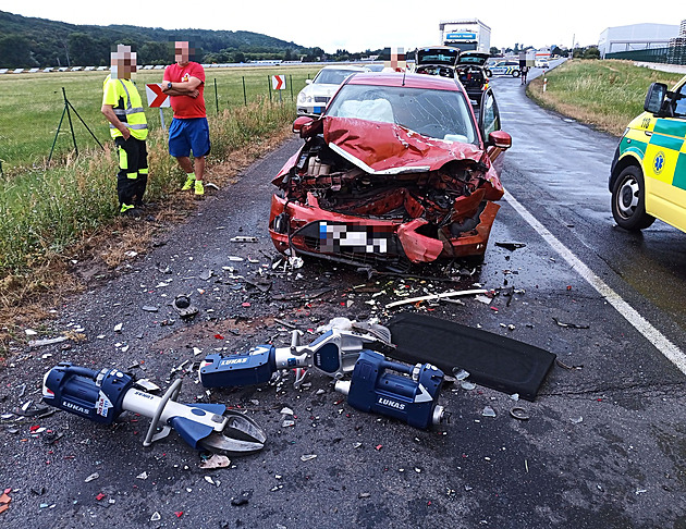 Při nehodě se vážně zranili dva mladíci, řidič vozu měl čerstvý řidičák